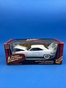 Johnny Lightning Muscle Cars 1970 Dodge Plymouth Super Bird 1/24 Scale Chase P82 - Picture 1 of 14
