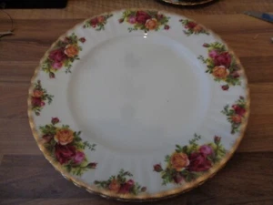 ROYAL ALBERT OLD COUNTRY ROSES DINNER PLATES X 2 - Picture 1 of 2