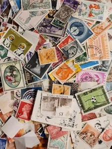 Briefmarken 100+ Nicht-US meist anders als 1900er-Strom Off Papier - Bild 1 von 1
