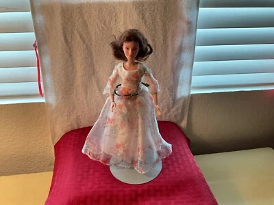 La Bella y la Bestia - Bella Princesa - Brazos articulados de 11,5" Foto 1 de 4