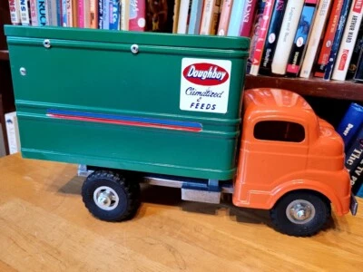 VERY NICE VINTAGE 1950's STRUCTO CUSTOM DOUGHBOY FEEDS DELIVERY TRUCK - Image 1 of 4