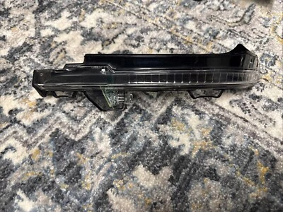 Genuine AUDI Q5 FYB turn signal indicator Right 80A949102 - Image 1 of 2