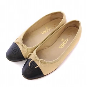 Zapatos de salón Chanel punta redonda tacón bajo cuero marca de coco cinta bicolor beige negro - Imagen 1 de 9