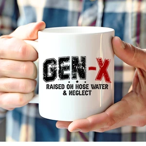 Gen X Tasse erhöht auf Schlauch Wasser und Vernachlässigung lustig Kaffeetasse Geschenk Retro Humor - Bild 1 von 5