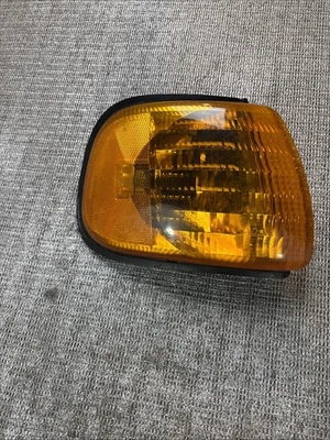 dodge ram van 3500 signal parking light passenger side 1998  - Image 1 of 4