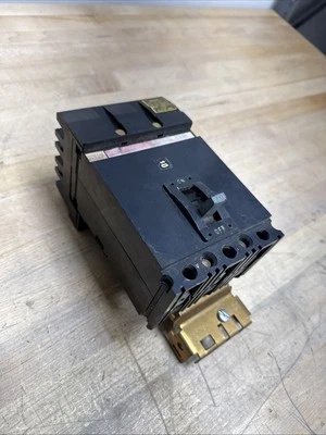 SQUARE D FH36070 FH I-LINE 3 POLE 70 AMP 480v BLACK CIRCUIT BREAKER - Image 1 of 4
