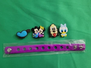 Pulsera de silicona para niños con 4 dijes lindos dibujos animados divertidos zuecos de regalo accesorio C - Imagen 1 de 2