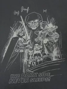 DISNEY PARK STAR WARS T-SHIRT SITH LORD THE DARK SIDE NEVER SLEEPS SCHWARZ XL H903 - Bild 1 von 3