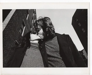 JOHN LENNON + YOKO ONO vintage photo kissing New York 1972 Brian Hamill  - Picture 1 of 2