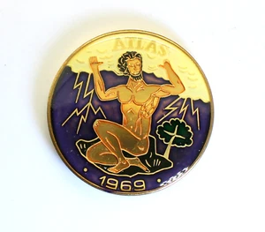 Atlas 1974 quinto aniversario esmaltado a mano Mardi Gras dobleon - Imagen 1 de 2