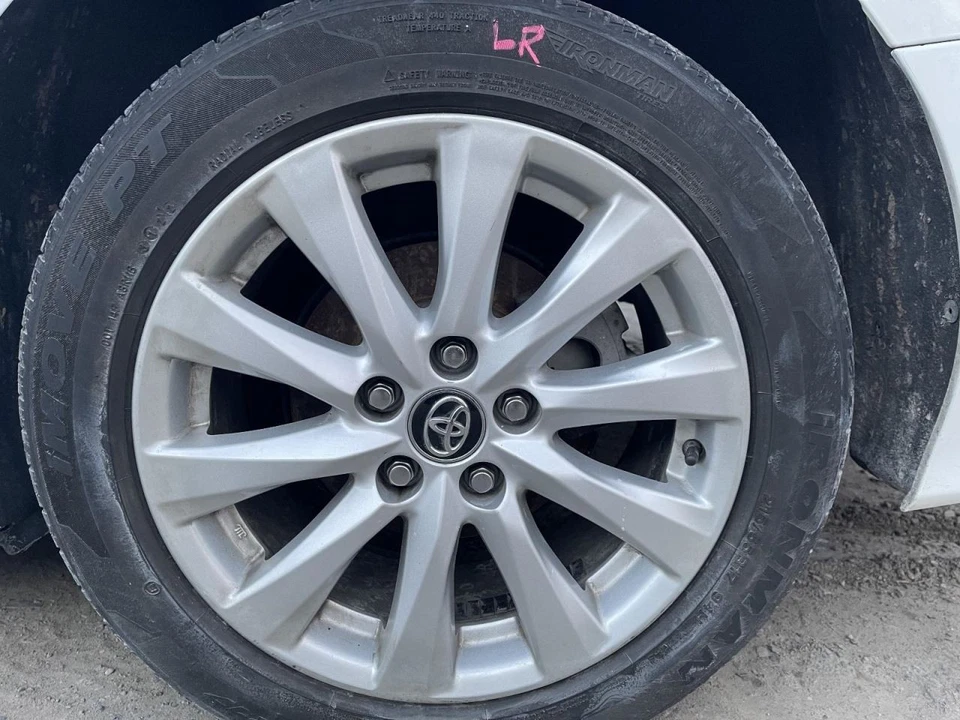 2018-2020 TOYOTA CAMRY LEFT REAR 17X7.5 10-SPOKE ALLOY WHEEL A-CONDITION 62881 - Image 1 of 1