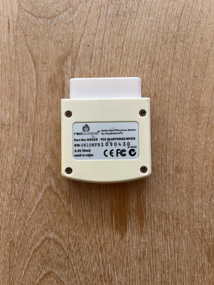 Guitar Hero Receptor Inalámbrico 1 Dongle Modelo 95025, Rojo Octano PS2 PlayStation 2 Foto 1 de 3