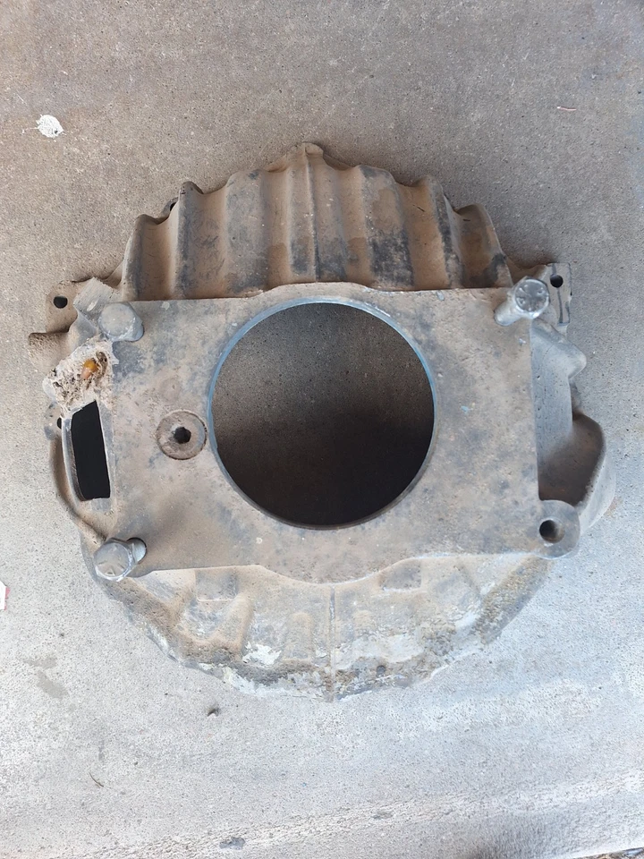 Camión Chevy GMC 1973-1984 4 velocidades Bellhousing 460486 carrocería cuadrada C10 Bellhousing Foto 1 de 3