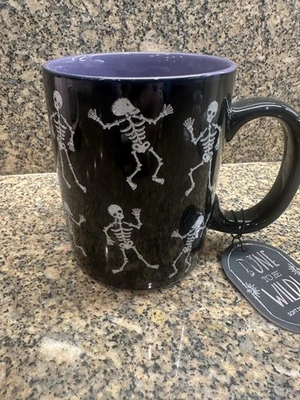 Taza Sunday Morning Cerámica Esqueleto Danza Tacto Suave Negra Púrpura Halloween Foto 1 de 4