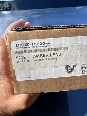 Lente de luz de estacionamiento/señal de giro ámbar delantera para Ford Bronco 1969-1977 Foto 1 de 3
