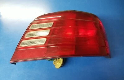 Luz trasera lateral derecha pasajero Mitsubishi Galant 1999-2001 Foto 1 de 4
