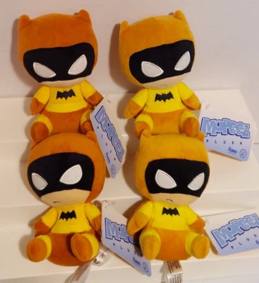 Funko Mopeez: Figura de Peluche Batman 75 Aniversario Colorways, Amarillo y Naranja Foto 1 de 2