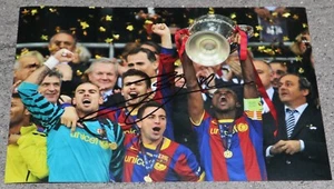 Eric Abidal Firmado Personalmente a Mano Autógrafo 12X8 Foto Barcelona Regalo - Imagen 1 de 2