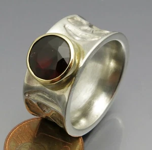 DISEÑO MADURO - ANILLO GRANATE MARCADOR - HECHO A MANO POR ORFEBRERÍA PROPIA - Imagen 1 de 8