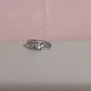 Silvertone Heart Rhinestone Ring “Mom” Size 7 - Bild 1 von 4