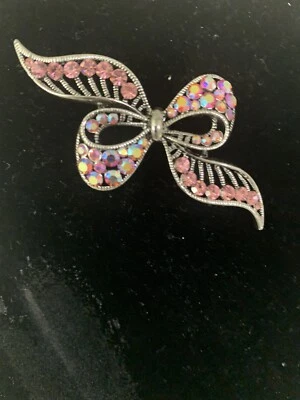 Prendedor de solapa verdaderamente precioso pedrería rosa y piedras de Swarovski.  Foto 1 de 2