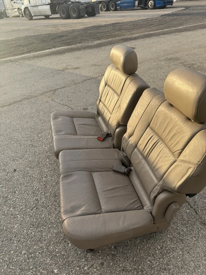 2001-2007 TOYOTA SEQUOIA ЗАДНИЙ 3-Й РЯД ЛЕВЫЕ И ПРАВЫЕ СИДЕНЬЯ СЕРЫЙ - Изображение 1 из 4