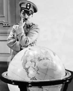 The Great Dictator (1940) Charlie Chaplin 10x8 Photo - Imagen 1 de 1
