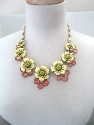 NUEVO COLLAR TALBOTS FLOR AMARILLA 18-21" Foto 1 de 2