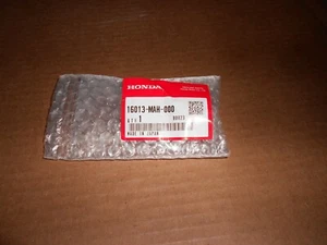 Honda FLOAT SET 16013-MAH-000 OEM NEW (F49 ) - Picture 1 of 2