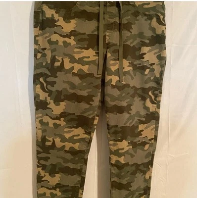 Pantalones al tobillo para mujer LEI camuflaje verde marrón Foto 1 de 3