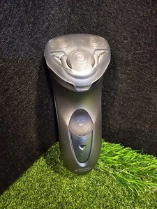 Philips 8240XL Electric shaver EUC **No charger** - Picture 1 of 7