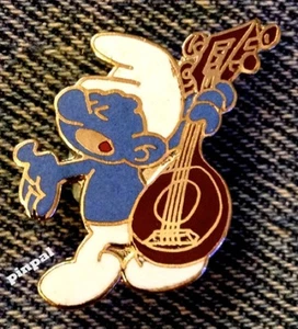 Broche Pitufo ~ Peyo ~ con laúd ~ De colección 1980 ~ Cloisonne ~ Nuevo Stock Antiguo - Imagen 1 de 2