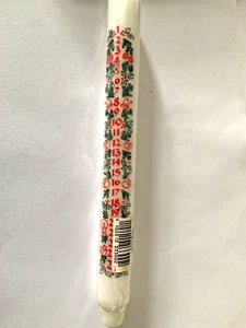Adventskalender-Kerze, weiß mit weihnachtlichen Motiven - 30 cm ø 30 mm 175 g - Bild 1 von 6
