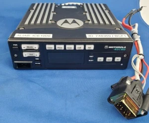 Unidad de radio control Motorola XTL5000 M20URS9PW1AN con cabezal ASTRO y arnés de cables - Imagen 1 de 8