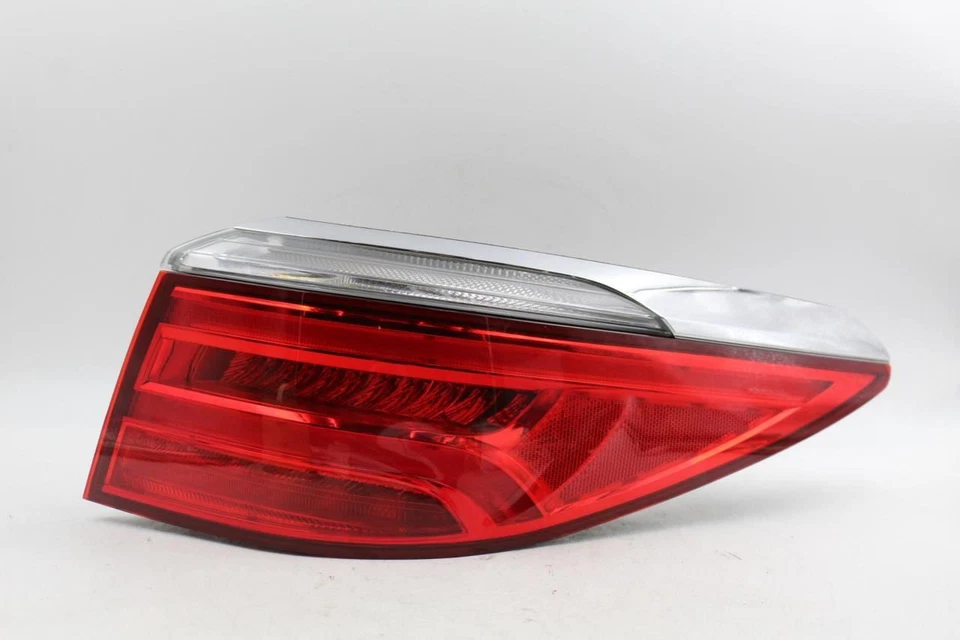 Cuarto de luz trasera para pasajero derecho montado en panel LED 2016-17 KIA K900 OEM #34289 Foto 1 de 4