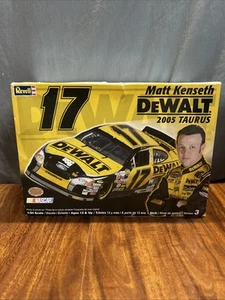 KIT #17 DEWALT 2005 FORD TAURUS NASCAR STOCK CAR KIT- MATT KENSETH REVELL 1/24 - Picture 1 of 8