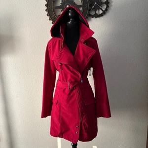 NANETTE LEPORE Zweireiher Kurz Trenchcoat Rot Gr.L Urban Bold Regenmantel  - Bild 1 von 10