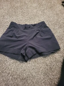 Luluemon Spring Break Away Shorts Elastic Waist Cuffed Stretch SZ 4 S Black - Picture 1 of 5