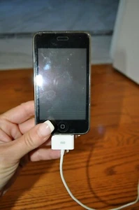 GREAT condition Apple iPod touch 2nd Generation A1288, MB528LL - Black (8 GB) - Picture 1 of 5