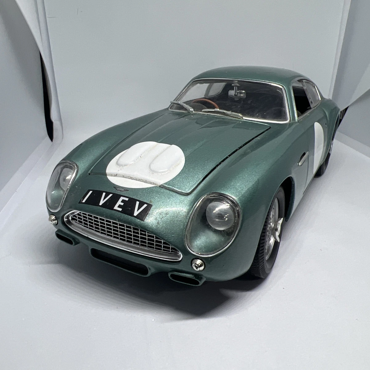 Road Signature 1:18 Aston Martin Diecast Cars, Trucks & Vans for