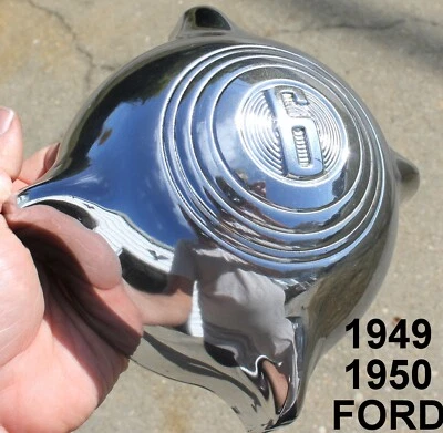 Ford Custom Deluxe 1949-1950 OEM 6 cilindros rejilla emblema central bala Foto 1 de 4