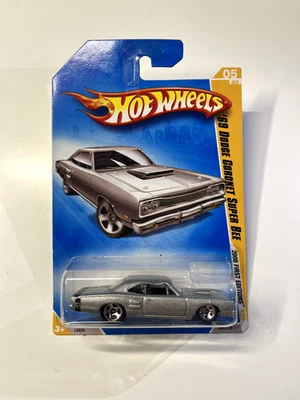 Hot Wheels '69 Dodge Coronet Super Bee 2008-  005/172 Factory Error Dented Roof  - Image 1 of 4