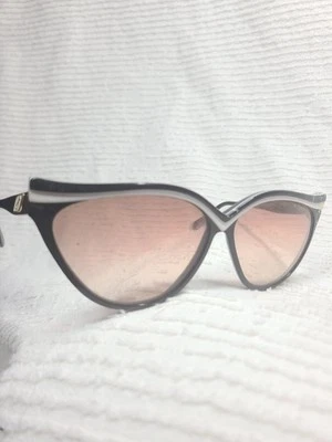 Óculos de sol vintage anos 80 Gottex olho de gato armação preta branca lente de fumaça pinup retrô não Rx - Imagem 1 de 4