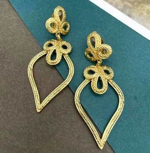 Vintage 3 1/2" long clip on matte gold rope loop top pointed earrings - Bild 1 von 4