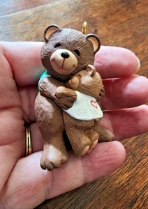 Adorno de colección 1997 Hallmark Keepsake “Abuela” - Imagen 1 de 3