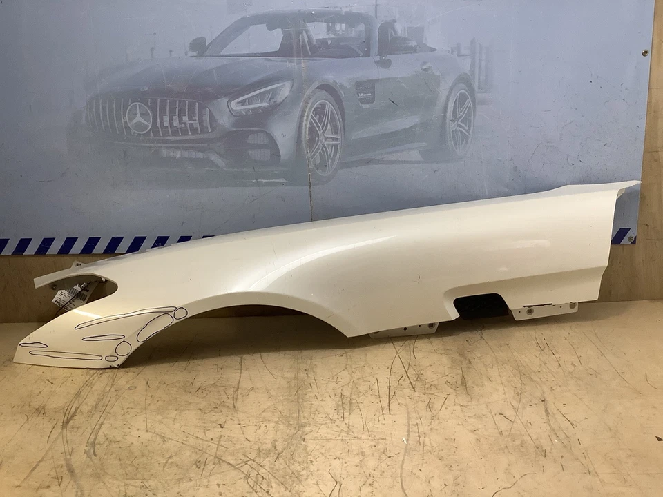 Guardabarros izquierdo Mercedes SLS AMG 2011 2012 2013 2014 2015 FABRICANTE ORIGINAL USADO Foto 1 de 4