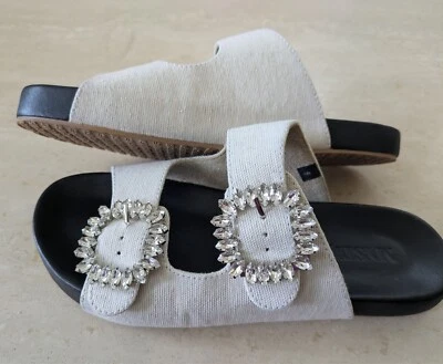 Sandalias MYSTIQUE Melbourne Talla 9 Acolchadas Hebilla Deslizables Cuero Blanco Acolchado Foto 1 de 4