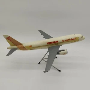 AEREO TUNISAIR AIR PLAST MILANO AIRBUS 320 1/100 MODELLINO - Imagen 1 de 5