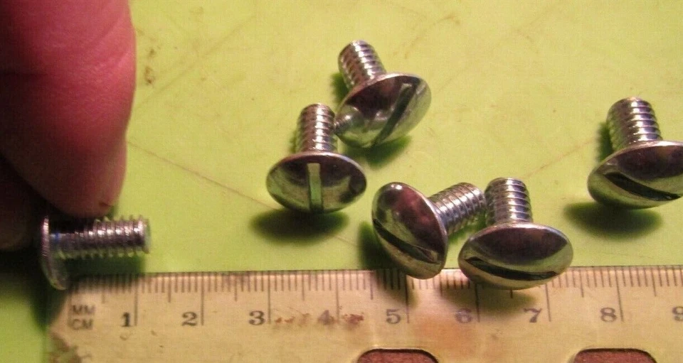 Parafusos de tampa lateral Rickman Zundapp 125 Montesa 250 contagem 6 p/n R051 54 020 novo na caixa - Imagem 1 de 3