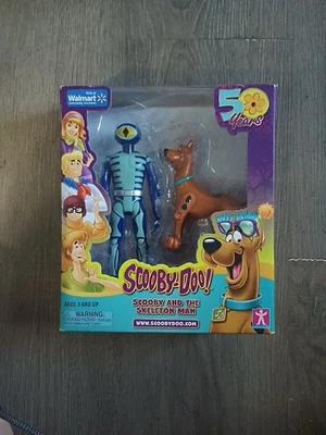 Figuras de acción Scooby-Doo and the Skeleton Man exclusivas de Walmart 50 años nuevas en caja Foto 1 de 4